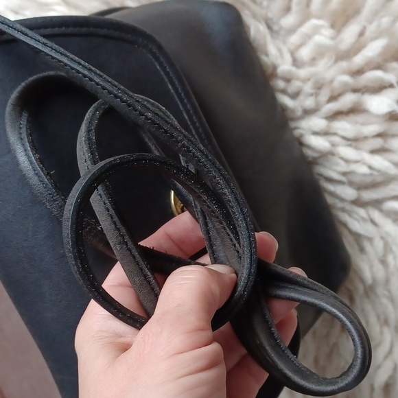 Vintage Coach crossbody - Picture 7 of 16